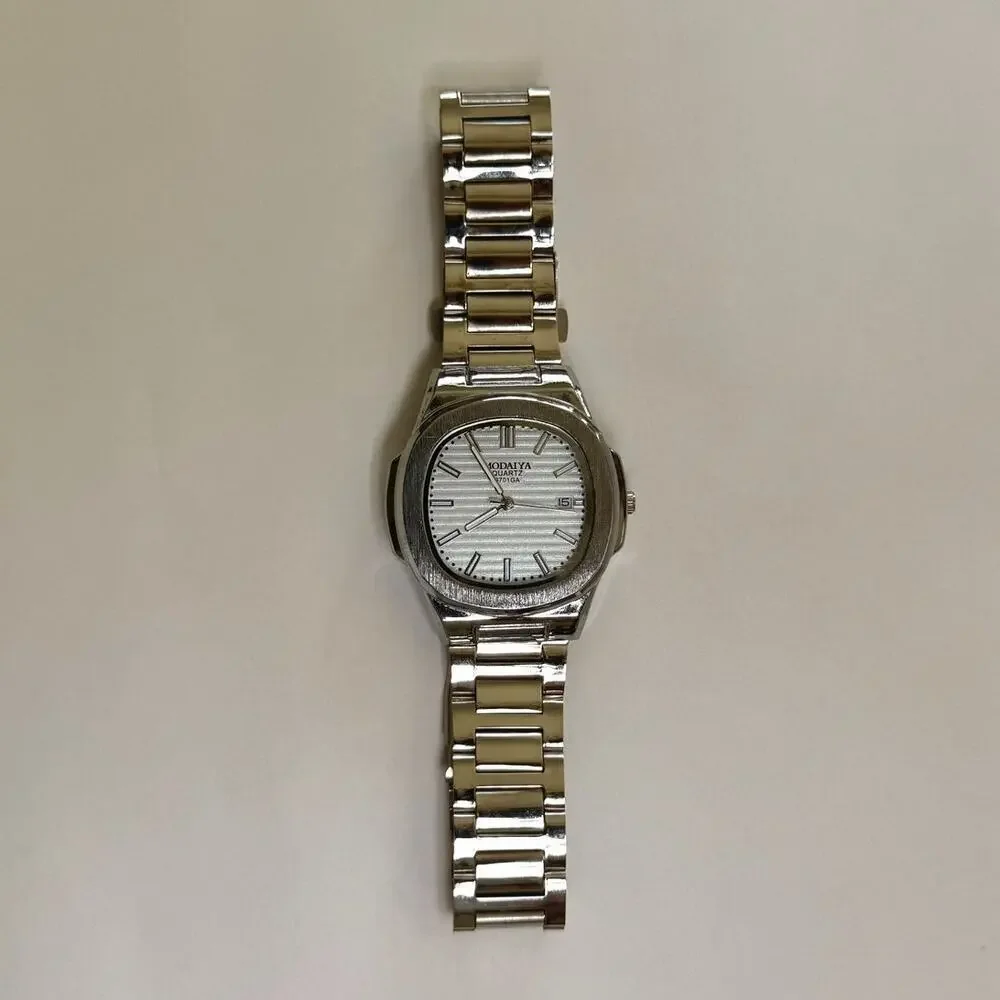 Y2K Silver Square Quartz Watch with Textured Dial Unisex 8.5